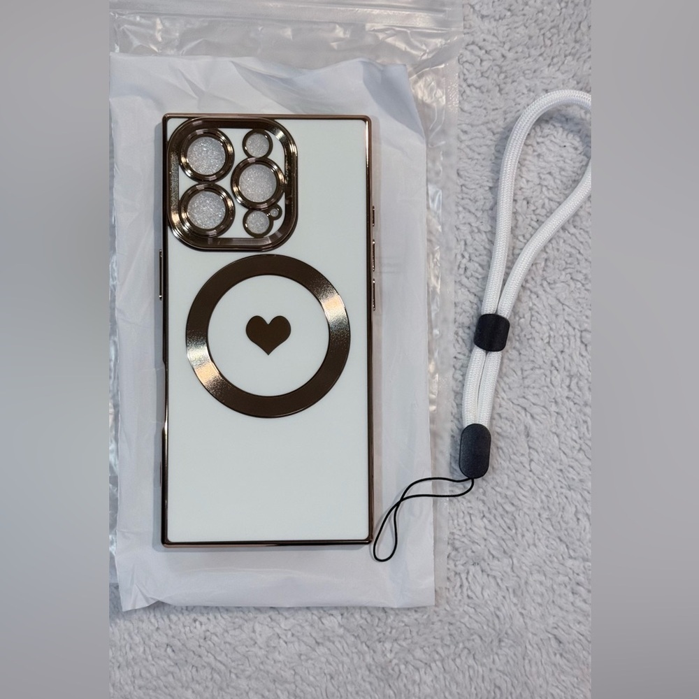 Luxury Case for iPhone 16 Pro White/Gold Square Design with MagSafe and strap - Picture 5 of 8
